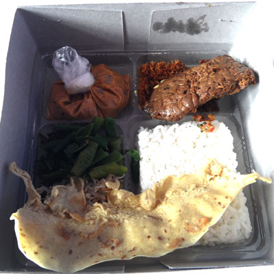 Nasi Pecel Madiun dengan Tempe Bacem Gambar 1